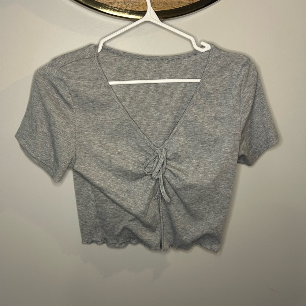 Source Unknown Gray Tie-Front V-Neck Tee